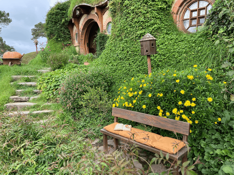 bilbos bench in front of bag end home